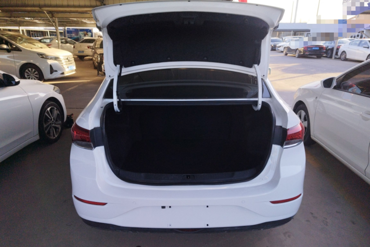 别克 英朗 2019款 15T 双离合进取型 国VI机舱底盘23