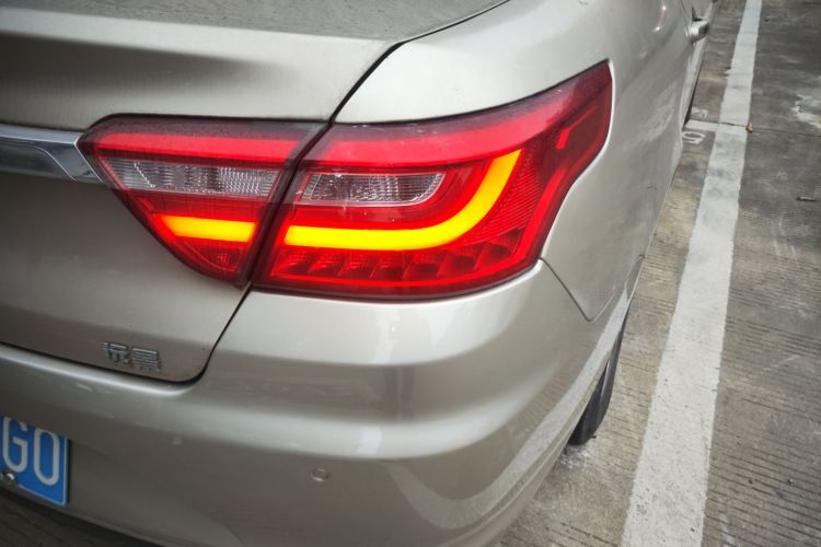 吉利汽车 远景 2018款 1.5L 手动幸福版车身外观9