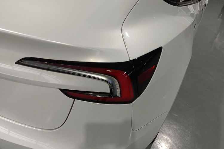 特斯拉 Model 3 2025款 后轮驱动版车身外观9