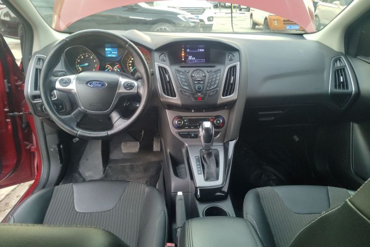 福特 福克斯 2012款 两厢 1.6L 自动风尚型中控内饰12