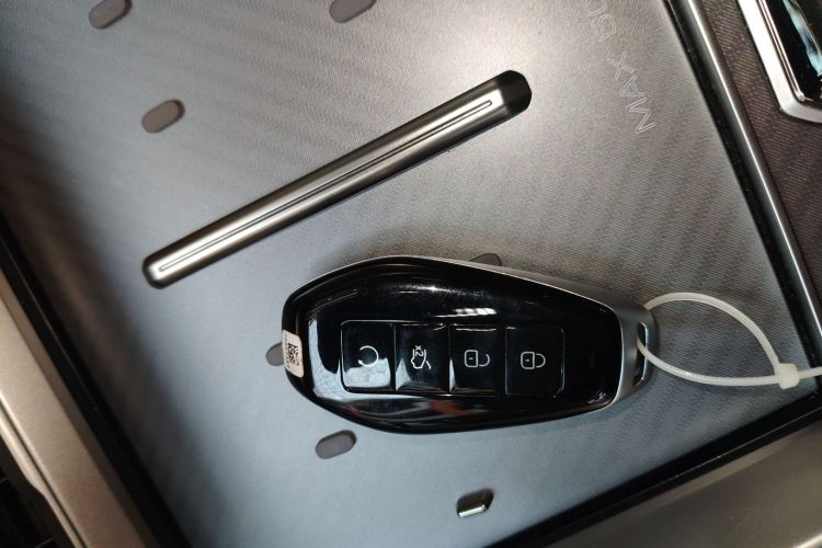 腾势Z9GT 2024款 630四驱Pro版中控内饰7001