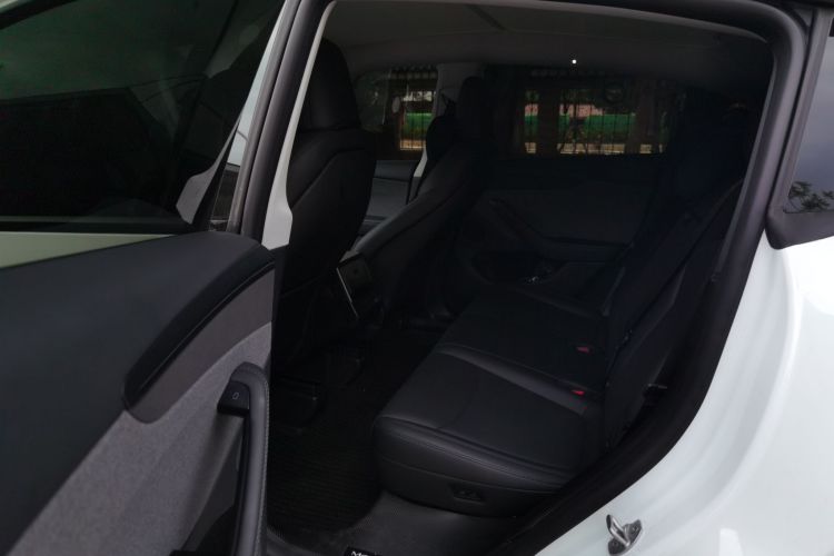 特斯拉 Model Y 2025款 后轮驱动版中控内饰21