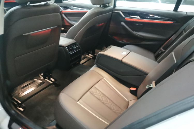 宝马5系 2022款 改款二 525Li 豪华套装中控内饰21