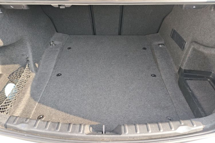 宝马3系 2014款 320i 运动设计套装机舱底盘23