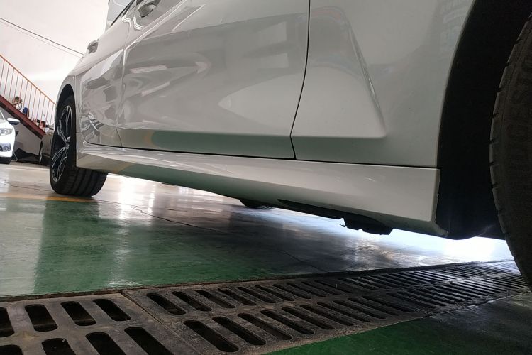 宝马3系 2023款 325i M运动套装局部细节9001