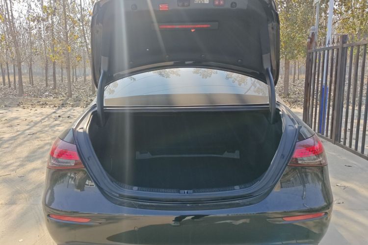 奔驰E级 2023款 改款 E 300 L 时尚型局部细节23