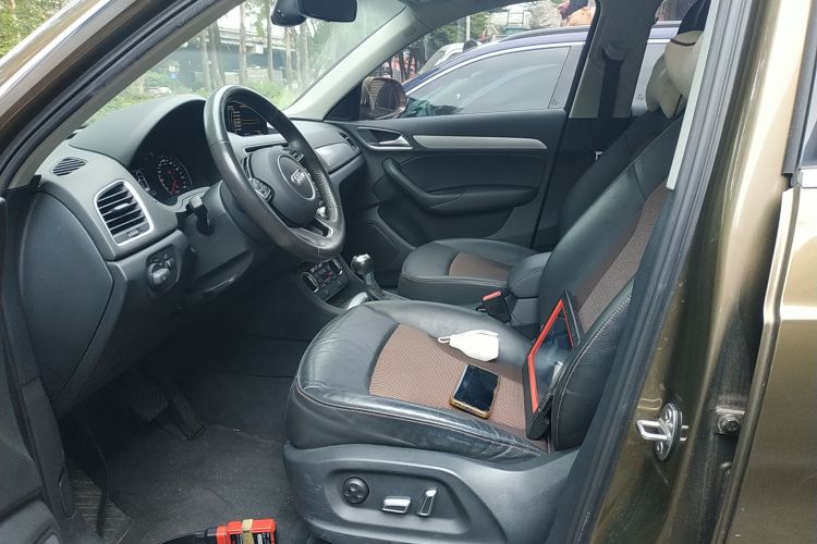 奥迪Q3 2018款 30周年年型 30 TFSI 时尚型中控内饰19