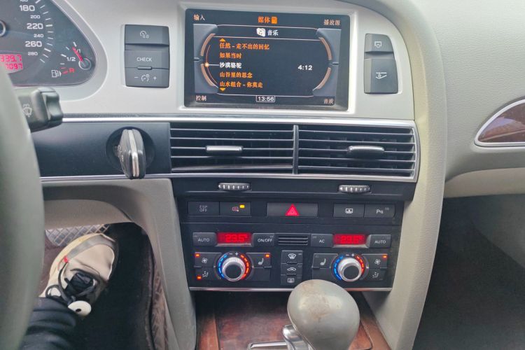 奥迪A6L 2011款 2.8 FSI 舒适型中控内饰16