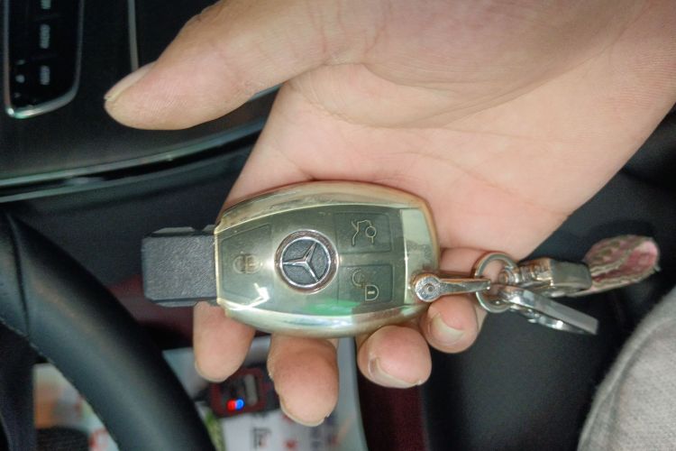 奔驰C级 2018款 C 180 L 时尚型运动版中控内饰11