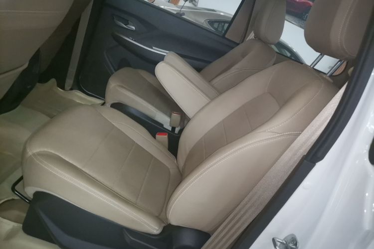 五菱汽车 五菱宏光 2021款 1.5L改款 S舒适型 液压助力LAR中控内饰21