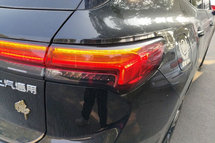 别克 2020款 昂科威S 652T 两驱限量S运动版车身外观9