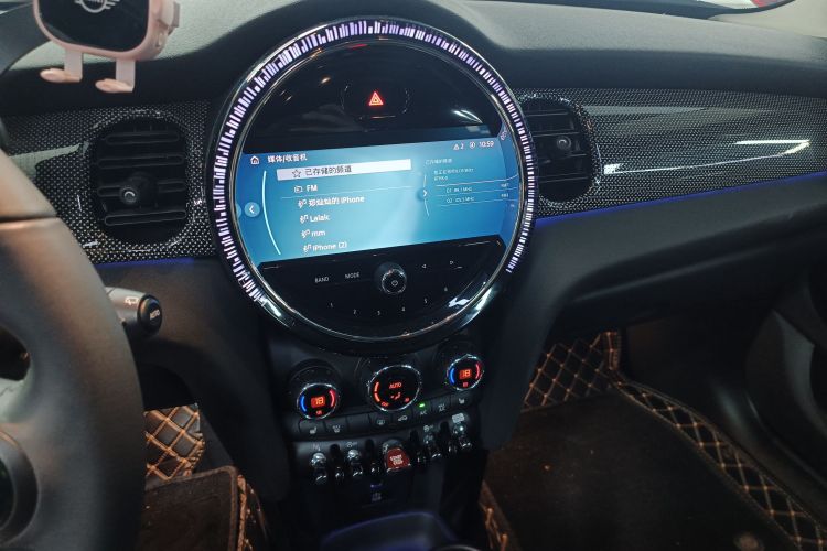 MINI 2023款 1.5T COOPER 艺术家 五门版中控内饰16