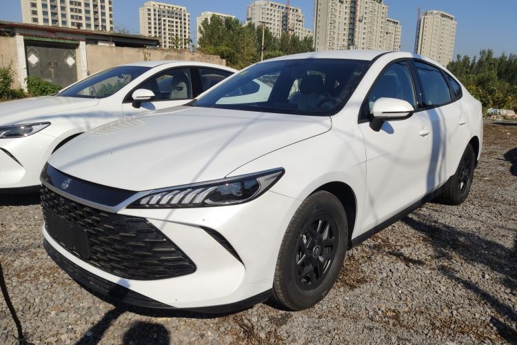 比亚迪 秦PLUS 2025款 DM-i 智驾版 55KM领先型车身外观1