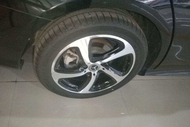 奔驰E级 2017款 改款 E 300 运动型车身外观6008