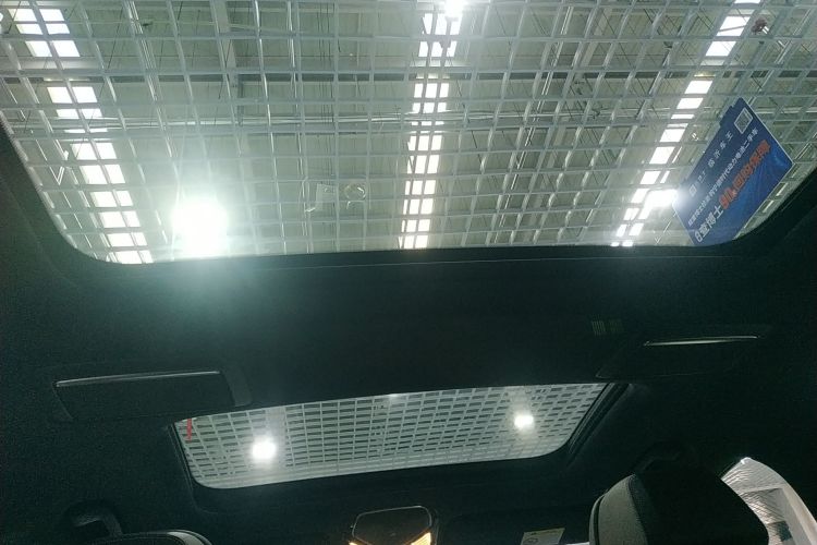 宝马7系 2018款 730Li 领先型 M运动套装中控内饰22