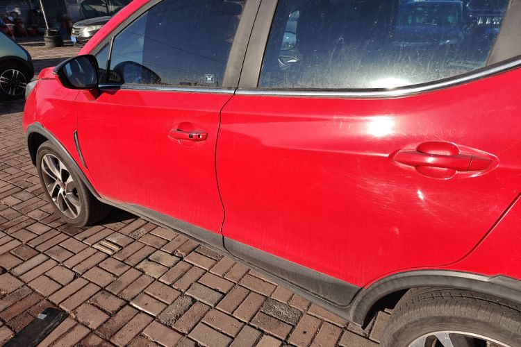 比亚迪 元 2016款 1.5L 手动尊贵型车身外观4