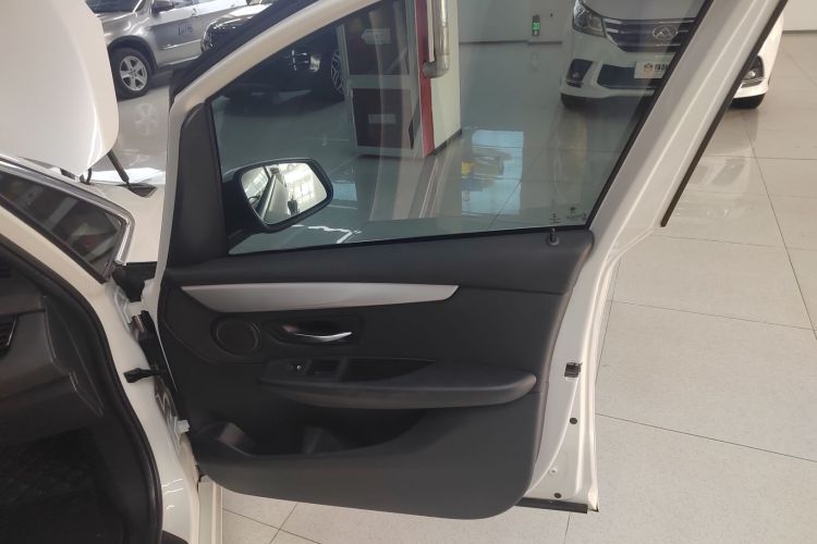 宝马2系多功能旅行车 2019款 220i 领先型中控内饰7005