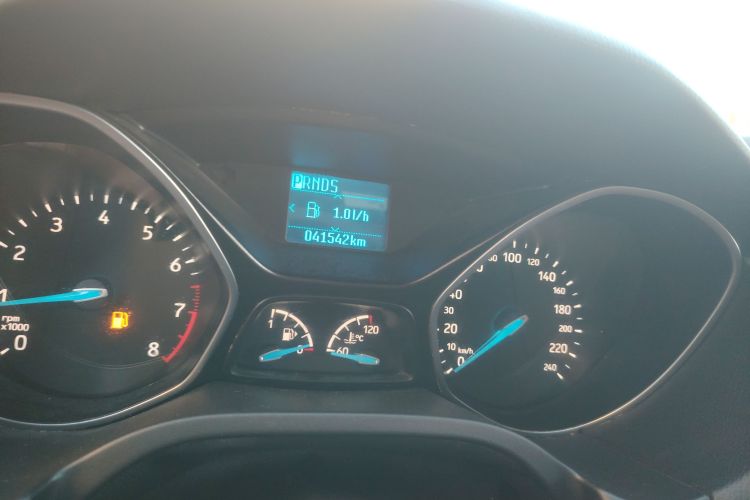 福特 福克斯 2018款 两厢经典 1.6L 自动风尚型智行版中控内饰14