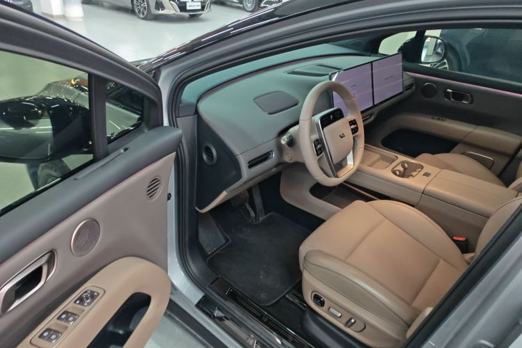 理想汽车 理想i6 2025款 两驱标准型中控内饰20