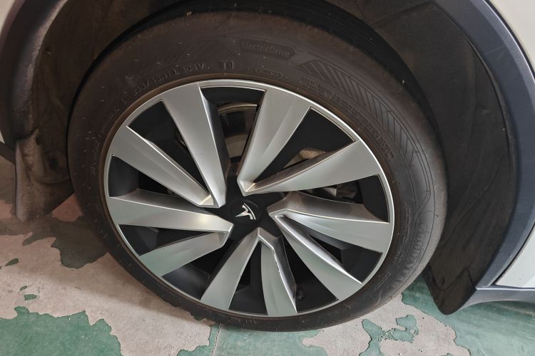 特斯拉 Model Y 2025款 后轮驱动版车身外观6008