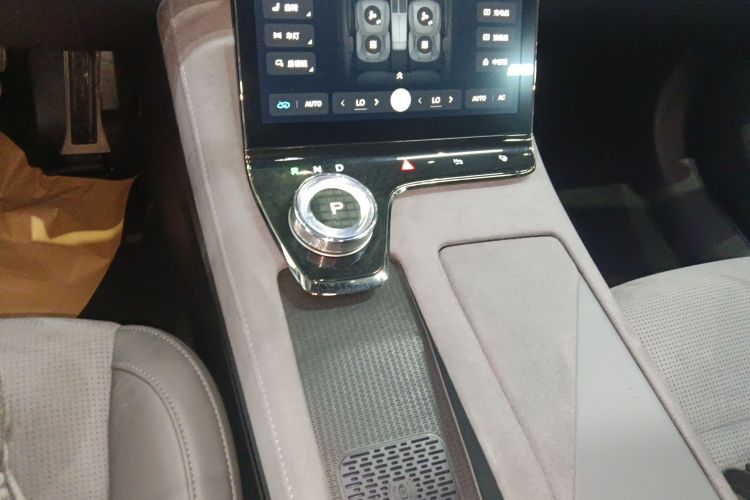 岚图汽车 岚图追光 2024款 PHEV 四驱超长续航旗舰版局部细节18