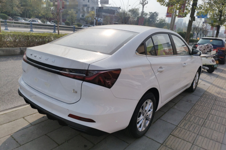 荣威i5 2026款 1.5L CVT豪华版车身外观7