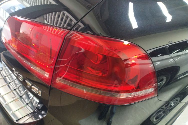 大众 途锐 2011款 3.0TSI 标配型车身外观9