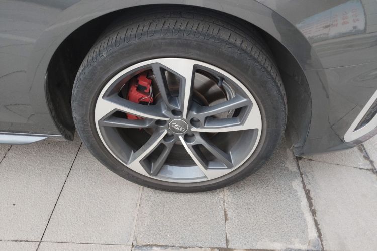 奥迪A4L 2020款 40 TFSI 时尚动感型车身外观10