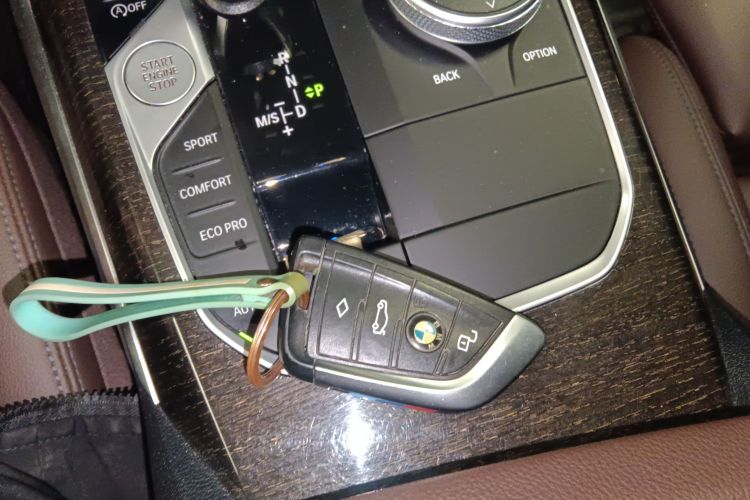 宝马3系 2022款 325Li M运动套装中控内饰11