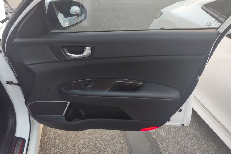 起亚K5 2016款 1.6T 自动LUX中控内饰42