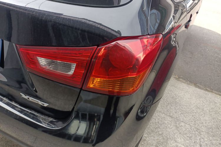 三菱 劲炫ASX 2013款 2.0L CVT两驱豪华版车身外观9