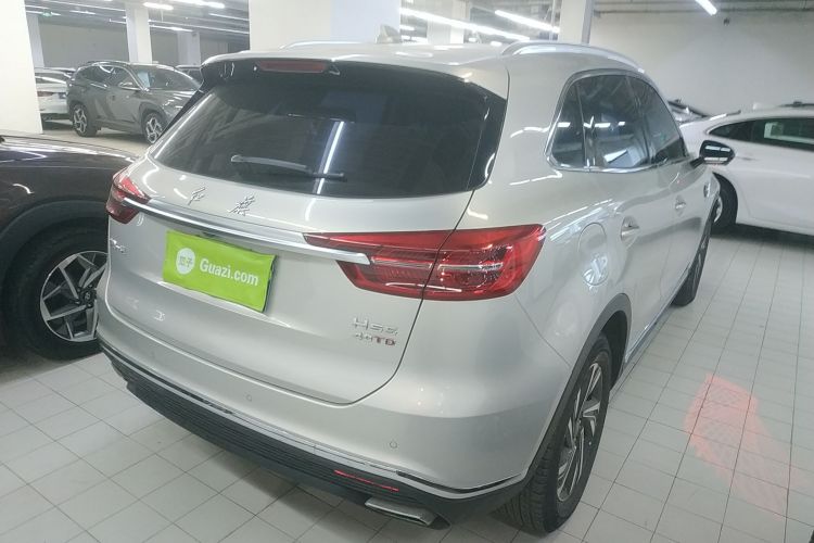 红旗HS5 2022款 改款 2.0T 智联旗享版车身外观7