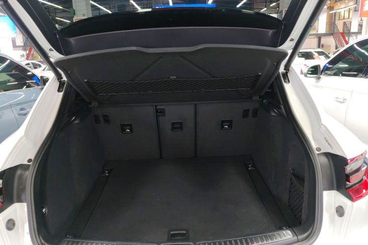 保时捷 2017款  Macan 2.0T机舱底盘23