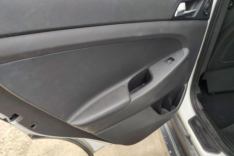 现代 途胜 2018款 1.6T 双离合两驱15周年特别版中控内饰49