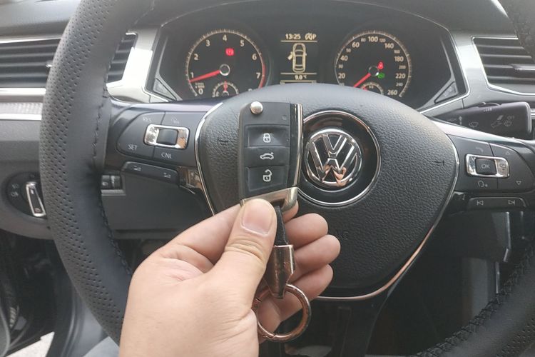 大众 帕萨特 2017款 330TSI DSG尊荣版中控内饰11