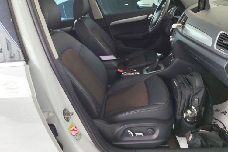 奥迪Q3 2018款 30周年年型 30 TFSI 时尚型中控内饰41