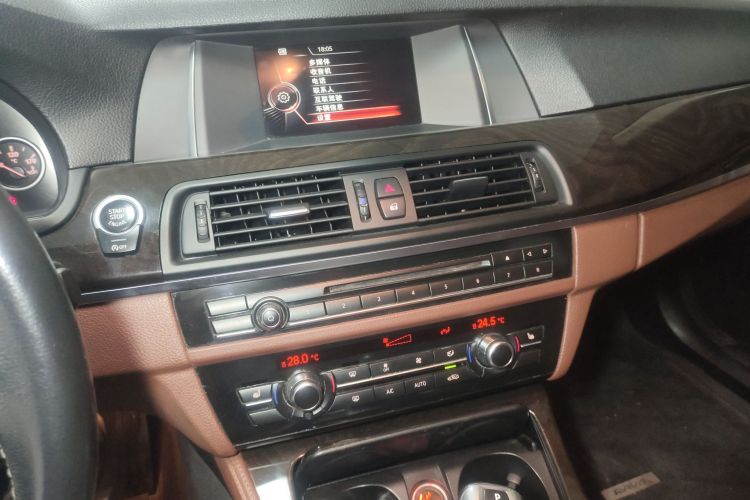 宝马5系 2014款 525Li 领先型中控内饰16