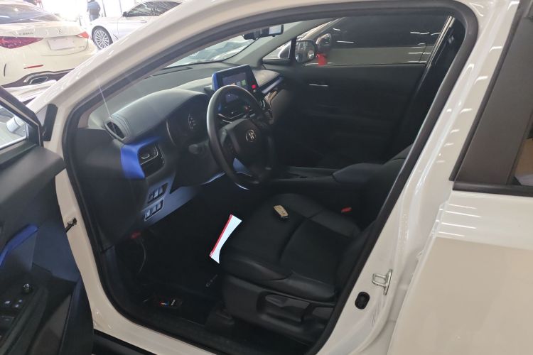 丰田C-HR 2022款 2.0L 舒适版中控内饰19