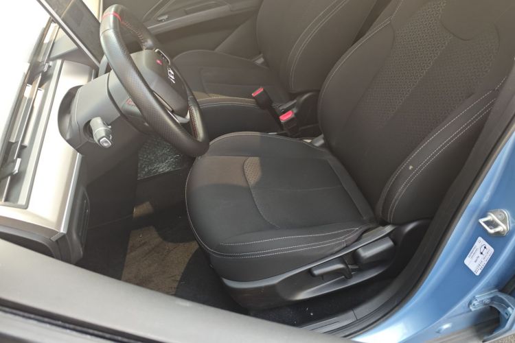 哪吒汽车 哪吒V 2022款 潮 300 Lite 三元锂中控内饰19