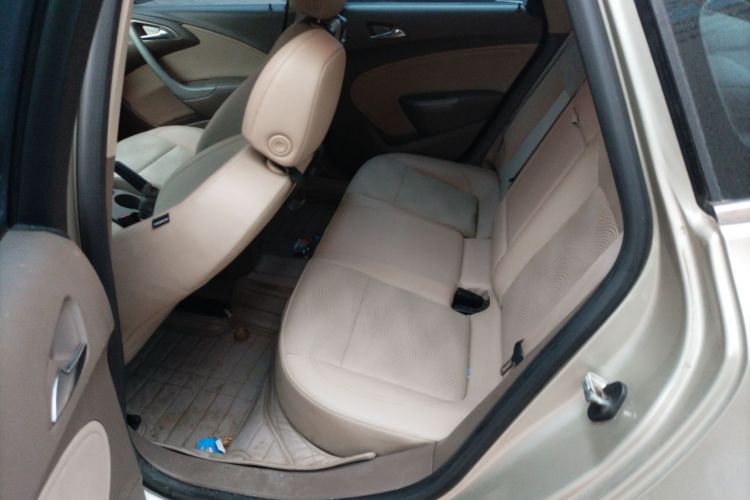 别克 英朗 2013款 GT 1.6L 自动时尚版中控内饰21