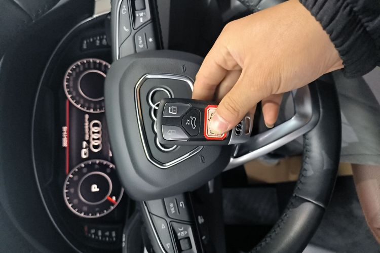 奥迪Q7 2019款 45 TFSI 舒适型中控内饰7001