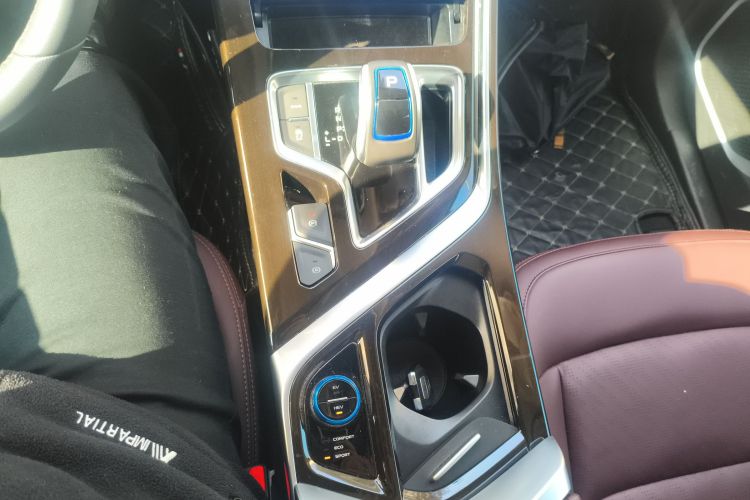 吉利汽车 嘉际新能源 2022款 1.5TD PHEV 白金舒适型中控内饰18