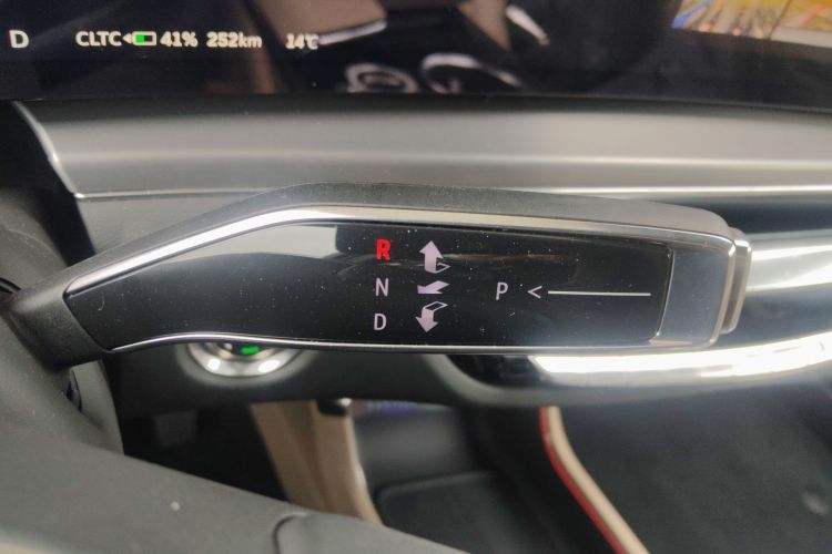 凯迪拉克 IQ锐歌 2022款 四驱高性能尊贵版局部细节18