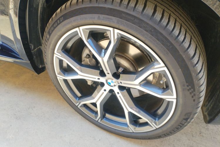 宝马X5 2023款 xDrive 30Li 尊享型M运动套装车身外观10