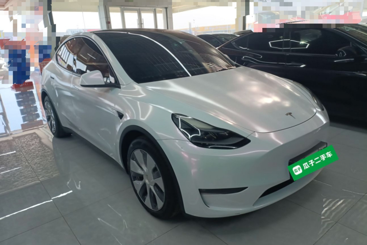 特斯拉 Model Y 2021款 标准续航后驱版车身外观3