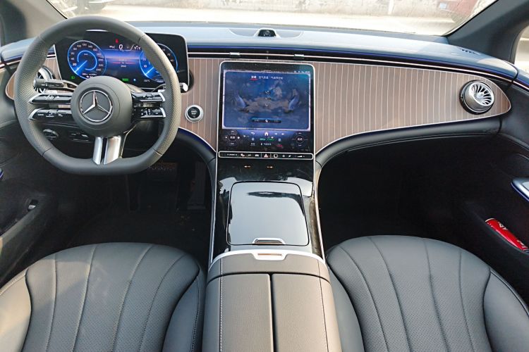 奔驰EQE 2025款 500 4MATIC 先锋版中控内饰7002