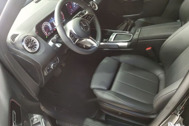 奔驰GLB 2024款 改款 GLB 220 动感型局部细节19