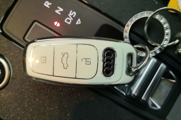 奥迪A3 2024款 A3L Limousine 35 TFSI 时尚运动型中控内饰11