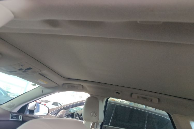 凯迪拉克SRX 2015款 3.0L 精英型中控内饰22