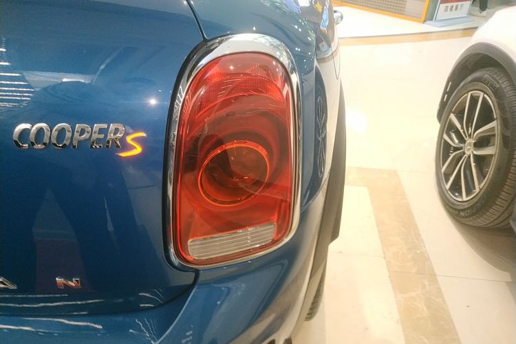 MINI Countryman 2019款 2.0T COOPER S ALL4 经典派车身外观6006